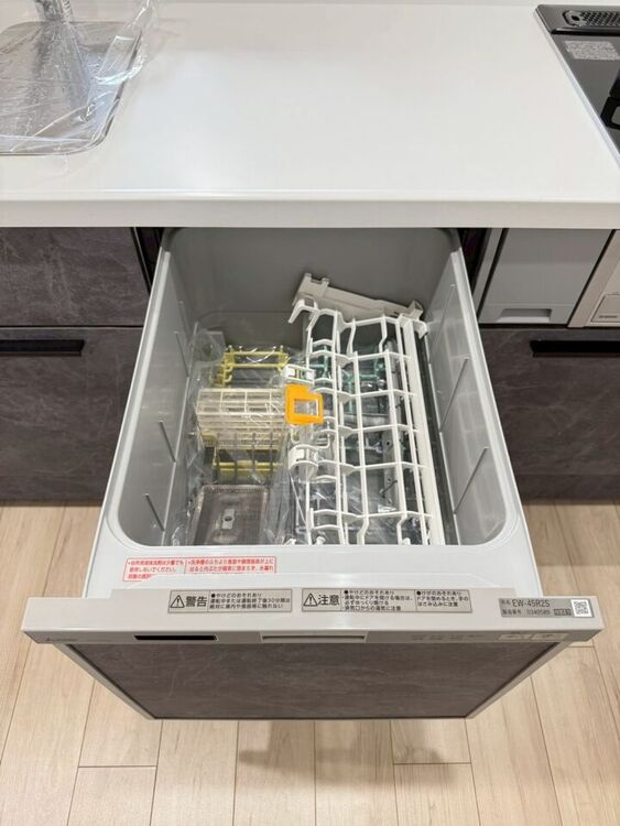 その他 食洗機だけでなく、浄水器や浴室暖房乾燥機も付いてます♪さらに追炊機能に床暖房があり、設備はうれしいフル装備です♪