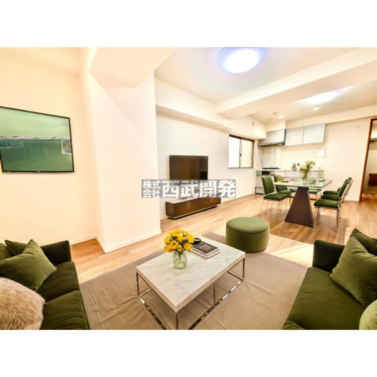 居間 （配置してある家具や小物はCGによるイメージです）