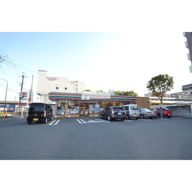 周辺 セブンイレブン狭山台団地店(約400m)