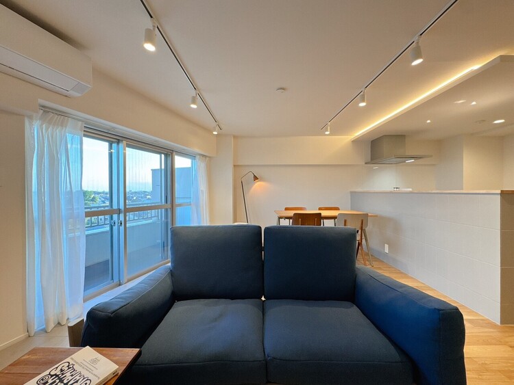 居間 居心地の良い空気感は、暮らしのステージを彩り、心からのやすらぎと満足感を与えてくれます。