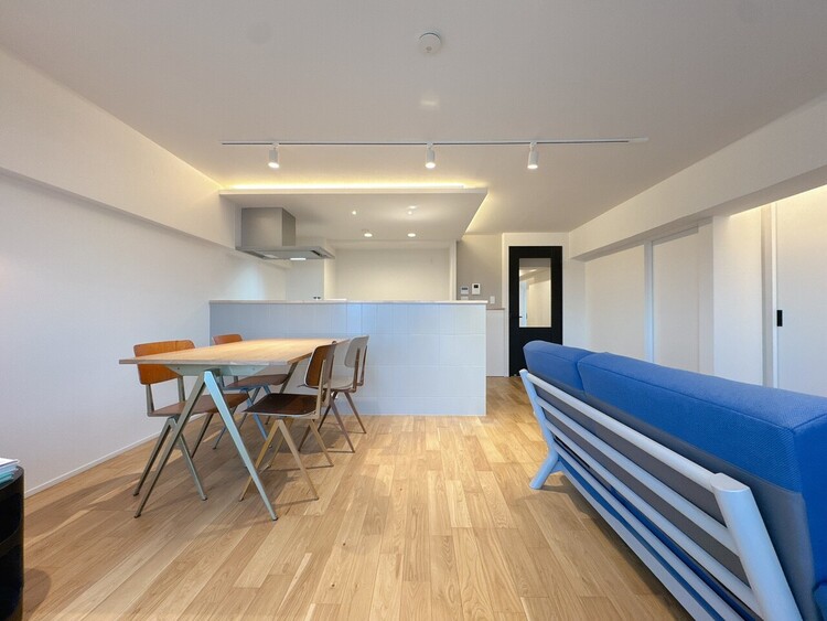 居間 飾り過ぎないシンプルな内装と偏り過ぎないデザインで統一しました。