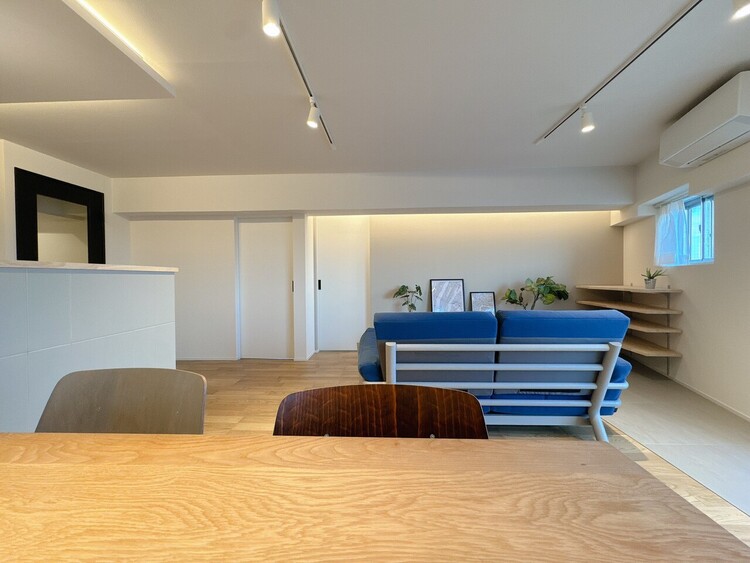 居間 快適に過ごす毎日を求めて、暮らしの中でご自身の「マイホーム」に創り上げてください。