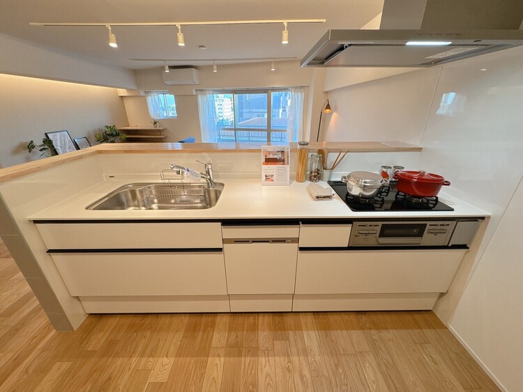 キッチン スマートな意匠と充実の機能を備えたキッチンが、暮らしにおいしい彩りを添えます。