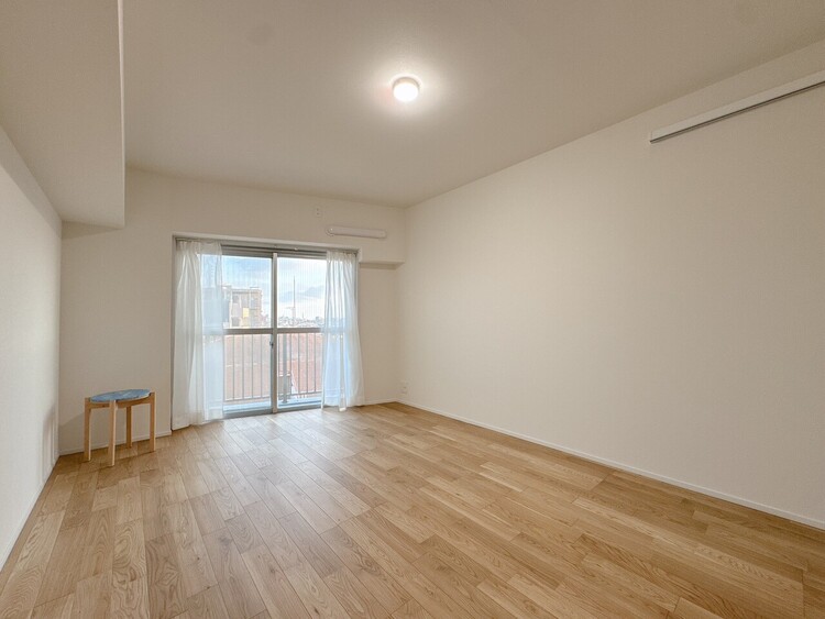 寝室 ベッドも十分に設置するスペースがあります。