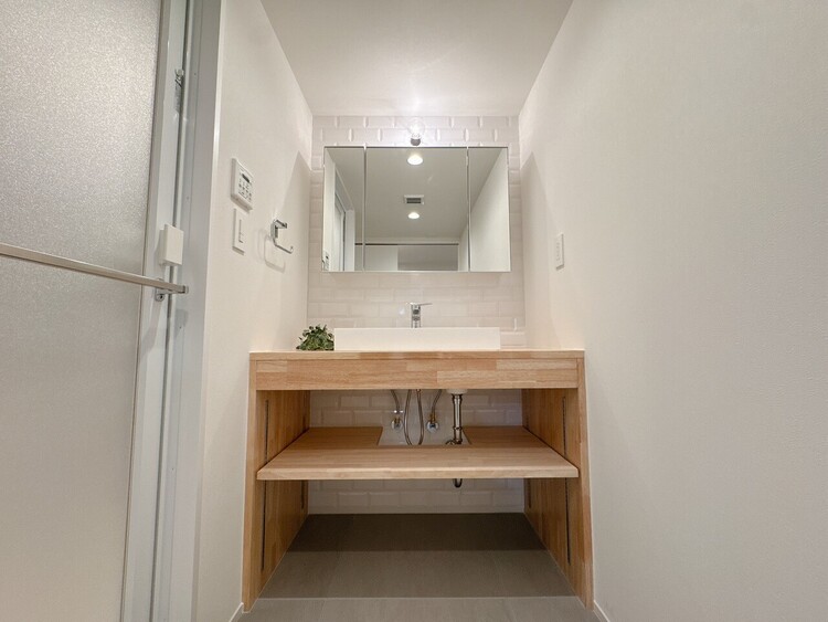 洗面 何かと物が増える場所だからこそ、スッキリと見映えの良い空間に。