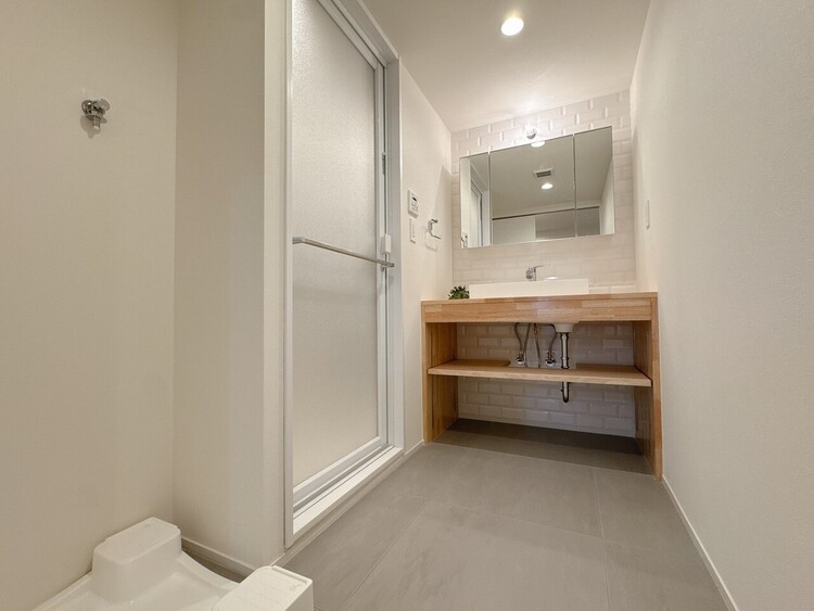 洗面 清潔感と心地よさを重視した、上質感漂うパウダールーム。