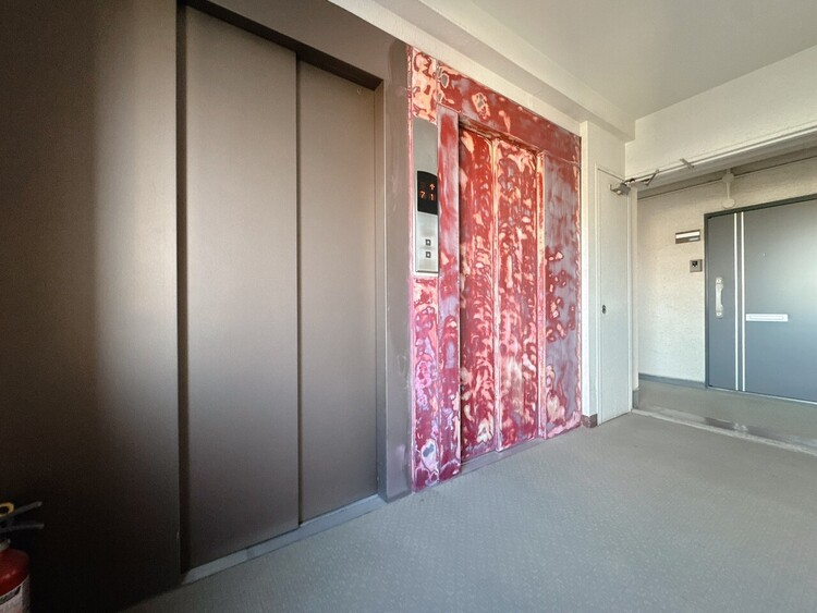 設備 エレベーターの管理も、きちんと行き届いてます。