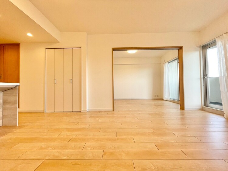 居間 快適に過ごす毎日を求めて、暮らしの中でご自身の「マイホーム」に創り上げてください。