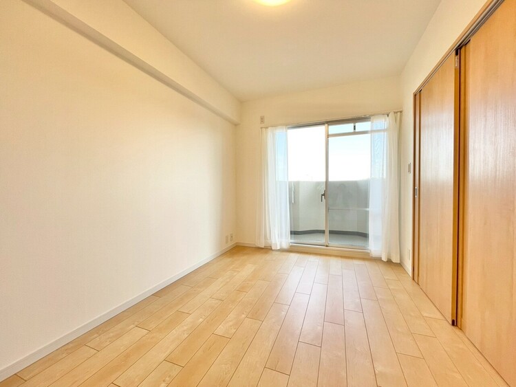 寝室 ベッドも十分に設置するスペースがあります。