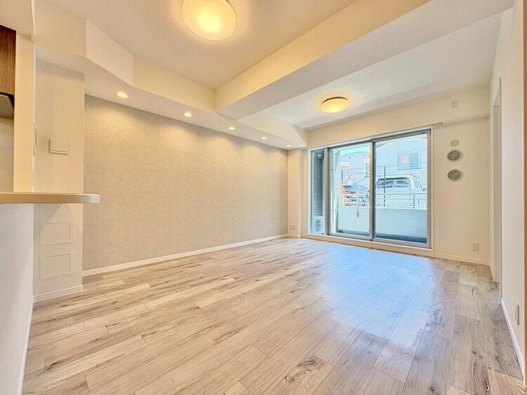 居間 忙しく過ぎゆく日常を置き去るほど、ゆったりした時間が流れるリビング。