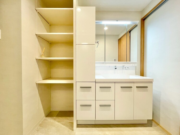 洗面 何かと物が増える場所だからこそ、スッキリと見映えの良い空間に。
