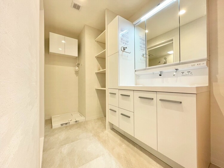 洗面 清潔感と心地よさを重視した、上質感漂うパウダールーム。