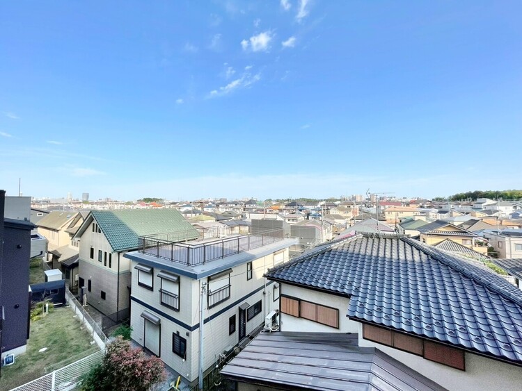 バルコニー 頬をなでる、優しい風を感じることが出来ます。