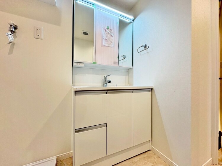 洗面 何かと物が増える場所だからこそ、スッキリと見映えの良い空間に。