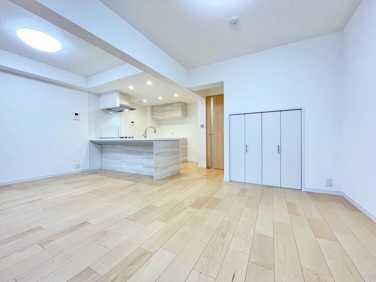 居間 居心地の良い空気感は、暮らしのステージを彩り、心からのやすらぎと満足感を与えてくれます。