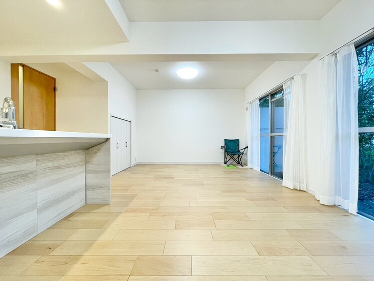 居間 飾り過ぎないシンプルな内装と偏り過ぎないデザインで統一しました。