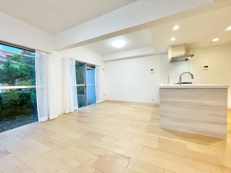 居間 快適に過ごす毎日を求めて、暮らしの中でご自身の「マイホーム」に創り上げてください。