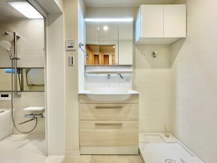 洗面 何かと物が増える場所だからこそ、スッキリと見映えの良い空間に。