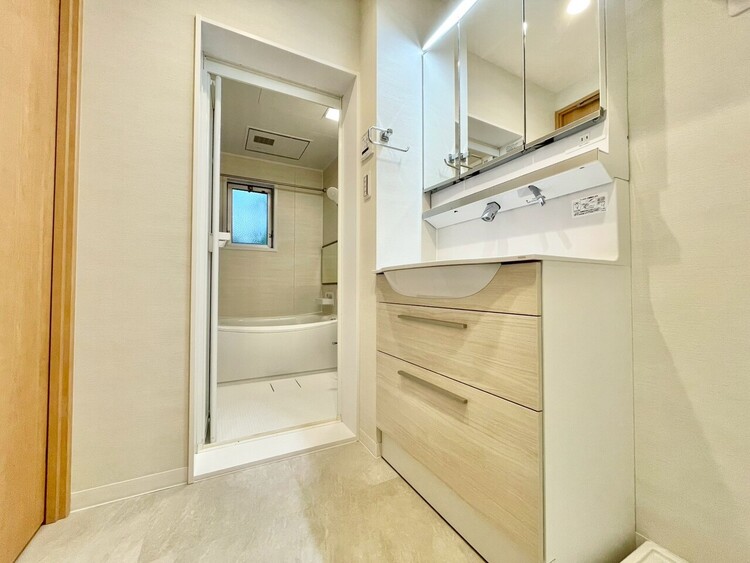 洗面 清潔感と心地よさを重視した、上質感漂うパウダールーム。