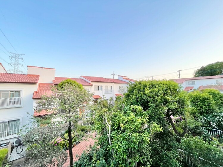 バルコニー 頬をなでる、優しい風を感じることが出来ます。