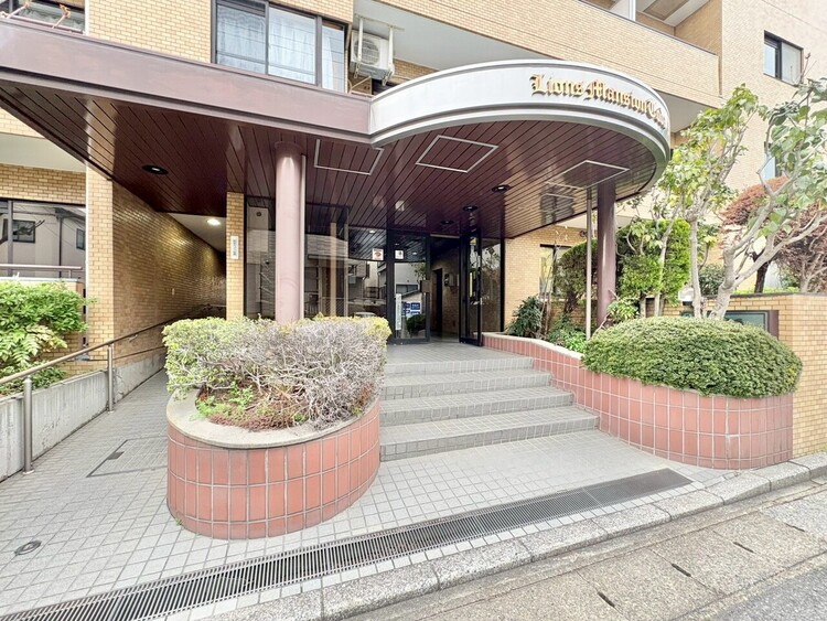 エントランス 外と内をつなぐエントランスは、まさに顔となる場所。