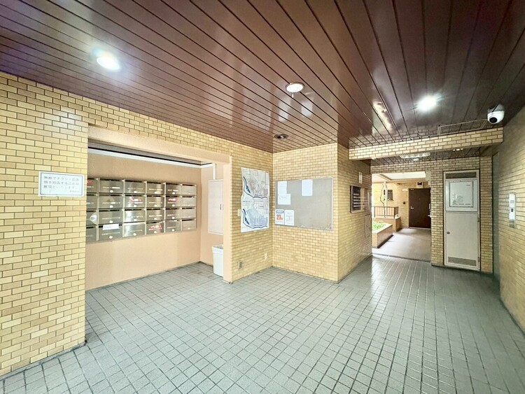 エントランス エントランス内部は、管理が行き届き清潔な共有スペースとなっています。