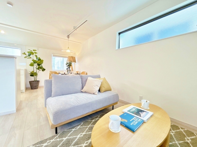 居間 快適に過ごす毎日を求めて、暮らしの中でご自身の「マイホーム」に創り上げてください。