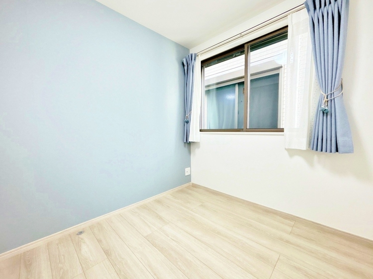 寝室 ベッドも十分に設置するスペースがあります。