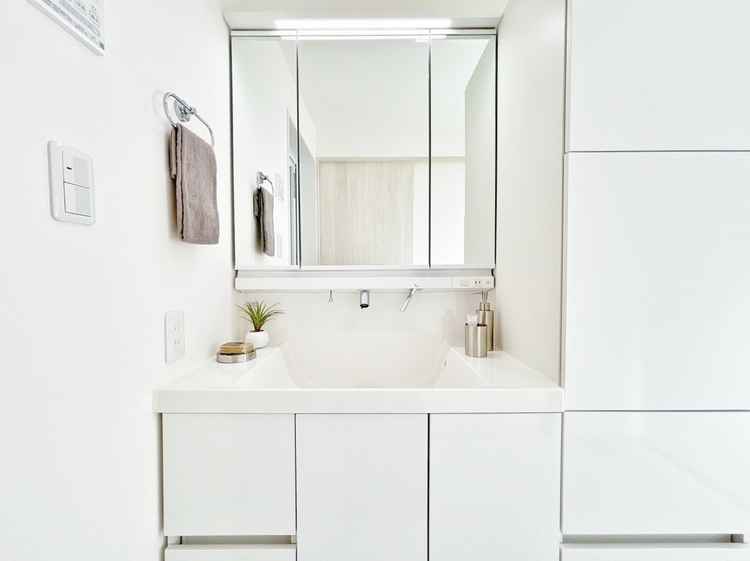 洗面 何かと物が増える場所だからこそ、スッキリと見映えの良い空間に。