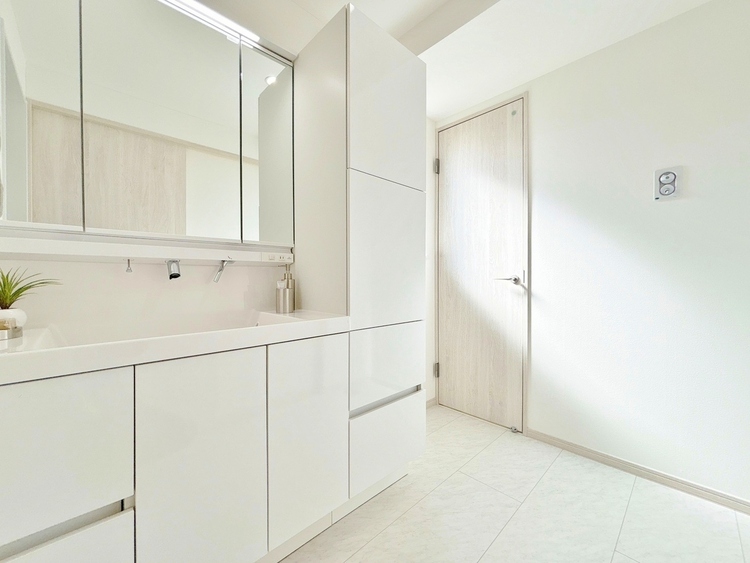 洗面 清潔感と心地よさを重視した、上質感漂うパウダールーム。