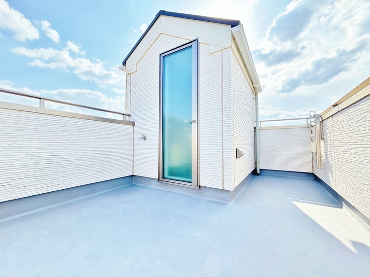 バルコニー 暮らしの中で、光と風を演出してくれるバルコニー。