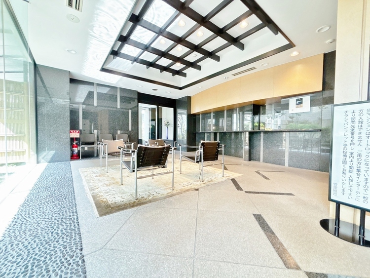 エントランス エントランス内部は、管理が行き届き清潔な共有スペースとなっています。