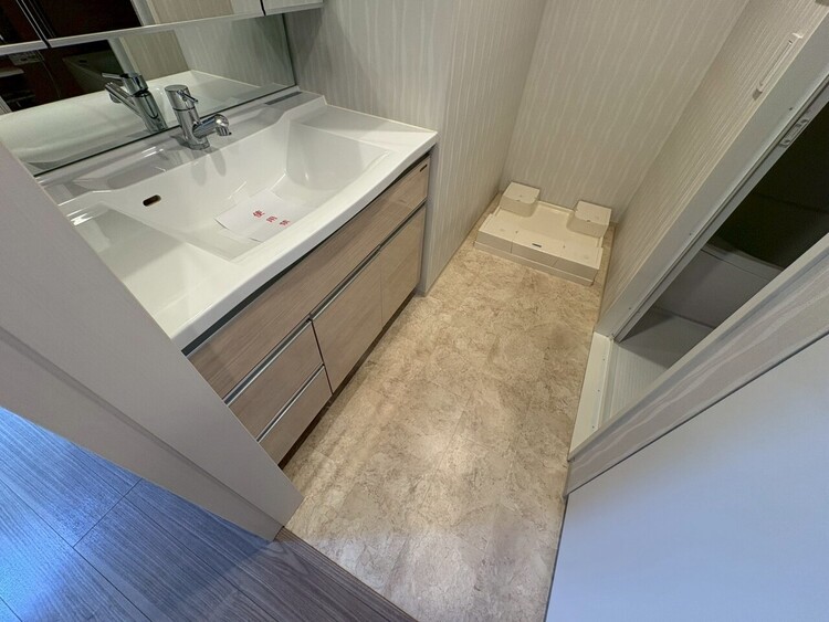 洗面 清潔感と心地よさを重視した、上質感漂うパウダールーム。