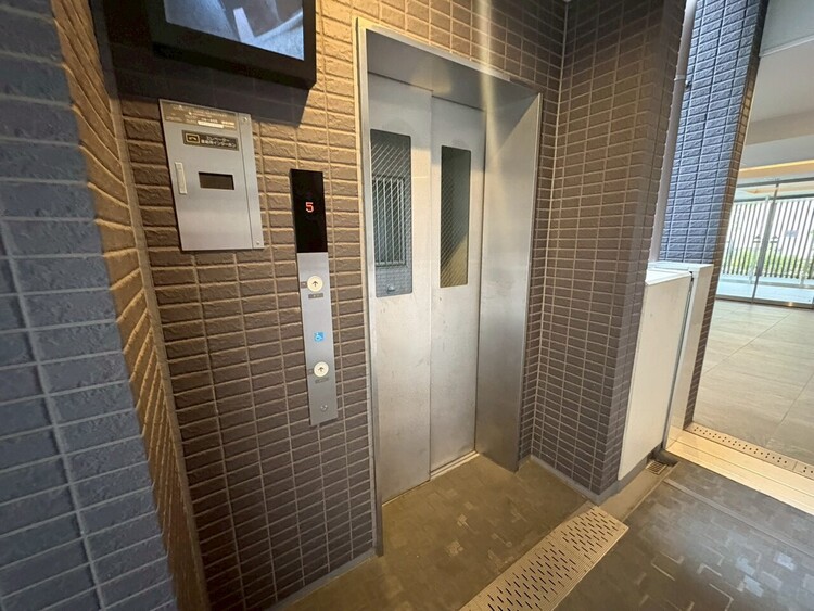 設備 エレベーターの管理も、きちんと行き届いてます。