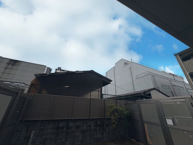 バルコニー 頬をなでる、優しい風を感じることが出来ます。