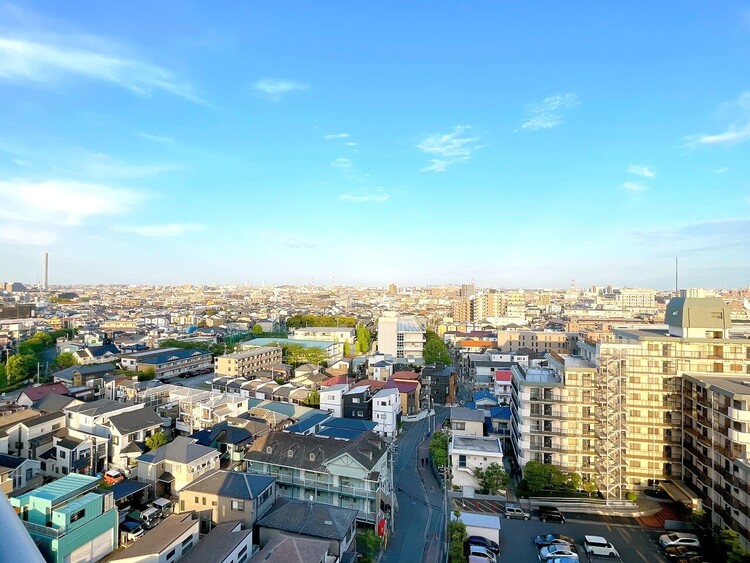 バルコニー 窓を開けると広がる青空。心をリフレッシュして日々を過ごしていきましょう。