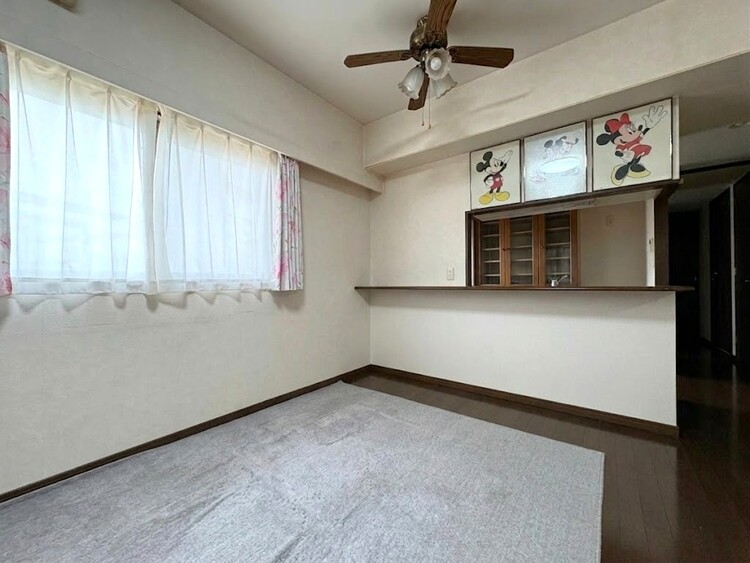 居間 忙しく過ぎゆく日常を置き去るほど、ゆったりした時間が流れるリビング。※加工により一部家具消しを施しております。