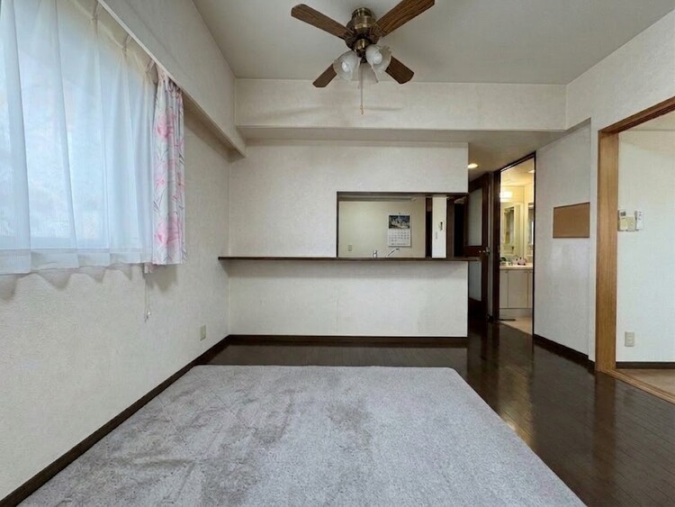 居間 「空間が織り成すひとつ先の住み心地」を演出します。※加工により一部家具消しを施しております。