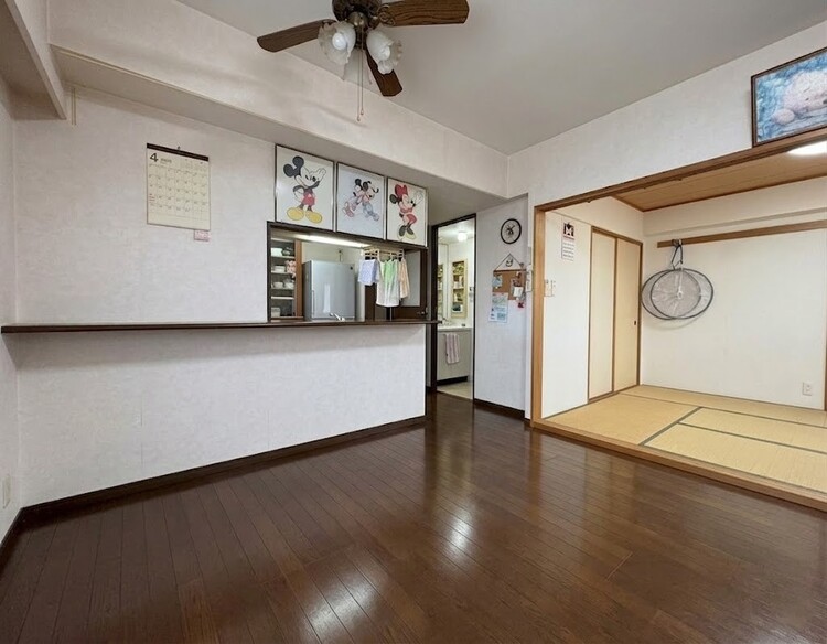 居間 快適に過ごす毎日を求めて、暮らしの中でご自身の「マイホーム」に創り上げてください。※加工により一部家具消しを施しております。