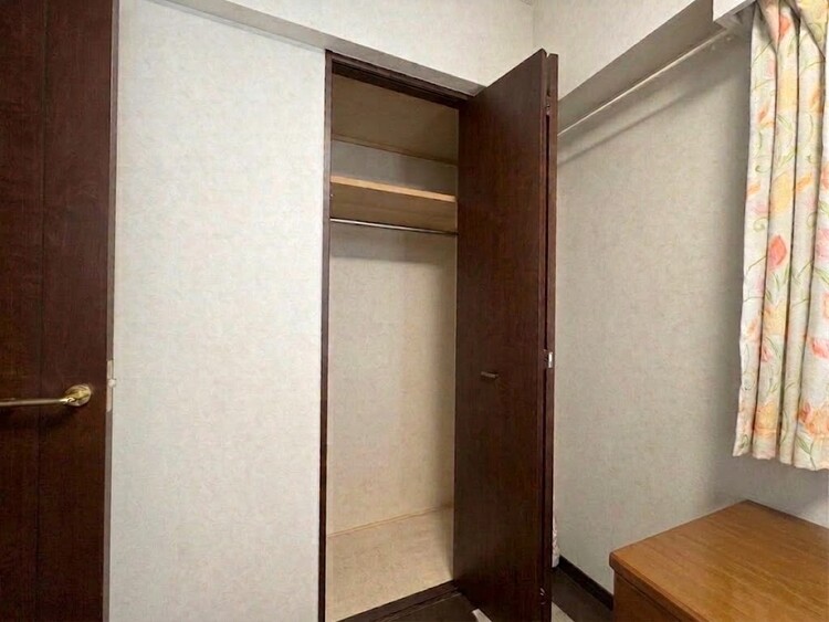 収納 居室にはクローゼットがあり、荷物もスッキリ収納して快適にお過ごしいただけます。※加工により一部家具消しを施しております。