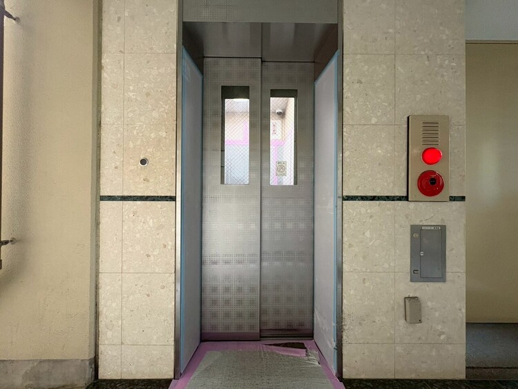 設備 エレベーターの管理も、きちんと行き届いてます。