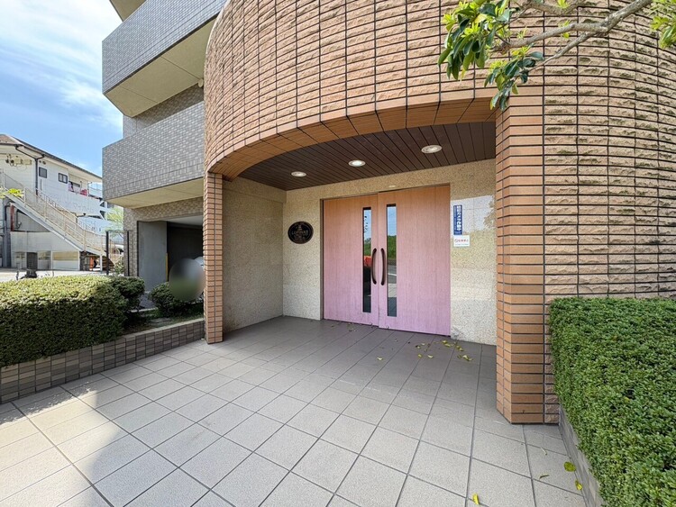 エントランス 外と内をつなぐエントランスは、まさに顔となる場所。