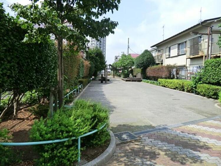 周辺 東中はなみずき公園  270m