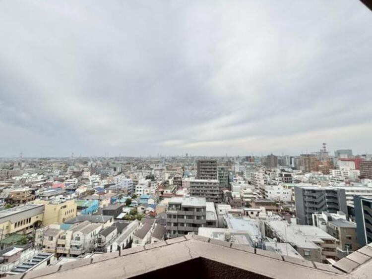 その他 青いキャンパスに描かれた未来。この街に移り住み、この街で過ごす私たちの未来は、きっとこの雲のようにいろいろな形の幸せへと変わり、溢れるほど運んで来てくれることでしょう。