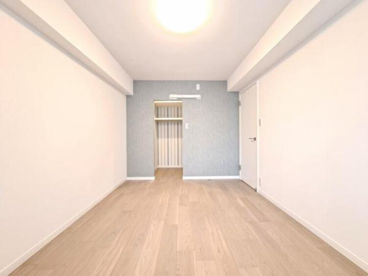 内装 洋室6.5帖　日々の疲れを癒してくれる主寝室。自由度が高いので家具のレイアウトでお好みの空間を創りだせます。