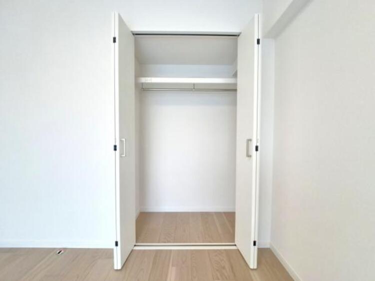 収納 各部屋に備えられたクローゼット。普段使わないものなども収納可能ですので、居室を広く使うことが出来ます。