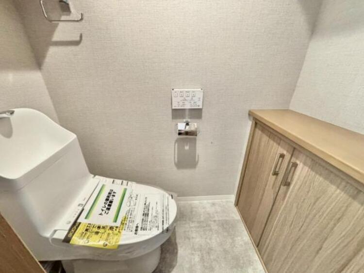 トイレ 毎日使う場所だからこそ、使い勝手を考慮しました。白を基調に、飽きのこない空間は質感豊かな仕上がりとなっております。