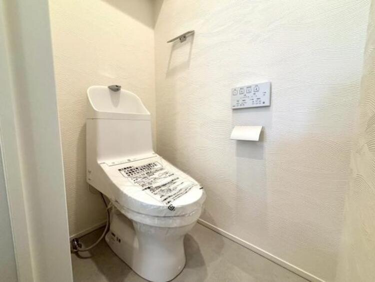 トイレ 清潔感溢れるトイレ。落ち着いた空間で安らぎのひとときをお過ごしいただけます。（2026.4.6撮影）