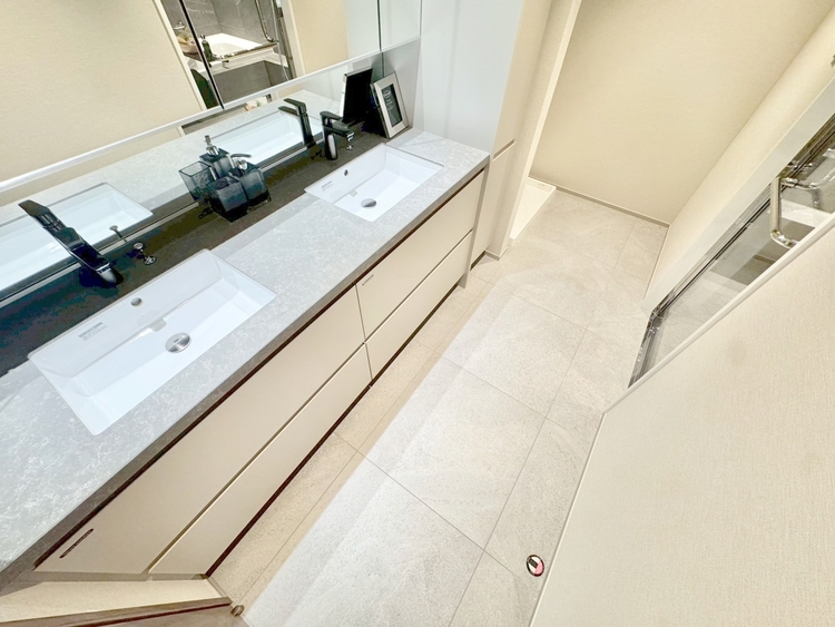 その他 十分な広さの脱衣所。