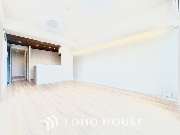 内装 ◆窓を開けると◆冷涼な風、そよぐリビング。だんらんの場所はここから始まり、ここで終わる。家族の笑顔が集う素敵な場所だから、こだわり抜いた思いが詰まっているのだと思う